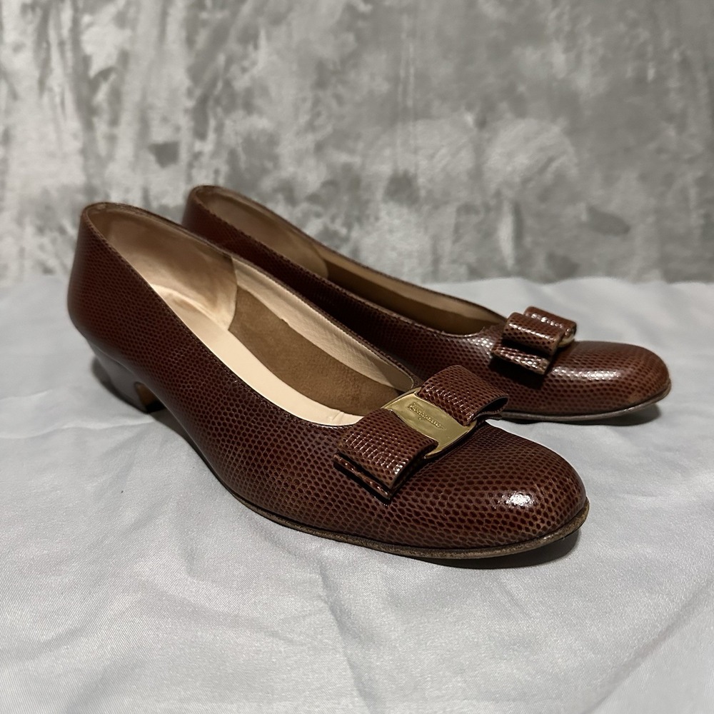 Salvatore Ferragamo Brown Leather Vara Lillaz Bow Pumps Heel Shoes Womens 9.5 A4 - Picture 13 of 14